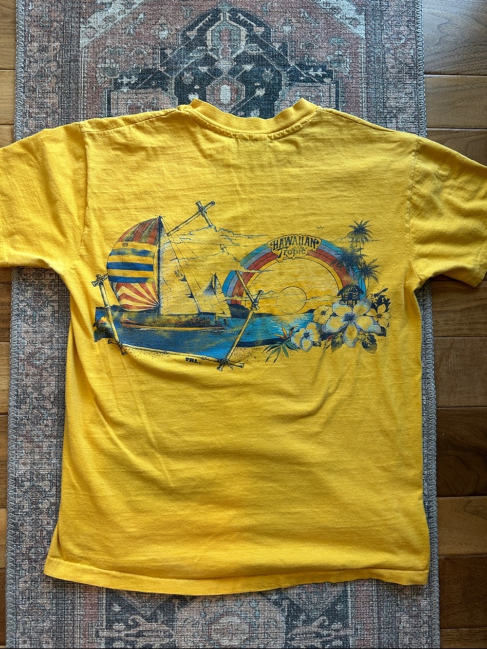 Vtg Hawaiian Tropic T single stitch - Picture 4 of 4